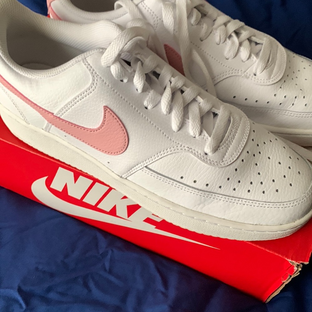 NIKE COURT VISION